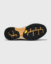 Afbeelding in Gallery-weergave laden, MERCER THE RE-RUN VIBRAM Nubuck Crème