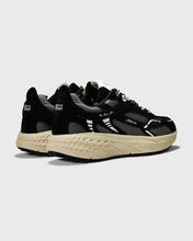 Afbeelding in Gallery-weergave laden, MERCER RE RUN MAX NUBUCK - BLACK
