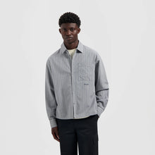 Afbeelding in Gallery-weergave laden, ØLÅF Striped Boxy Shirt Navy