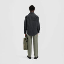 Afbeelding in Gallery-weergave laden, ØLÅF Regular Pleated Pant Smokey Olive