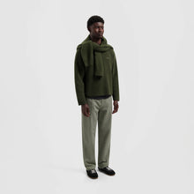 Afbeelding in Gallery-weergave laden, ØLÅF Signature Knitted Crewneck Olive Night