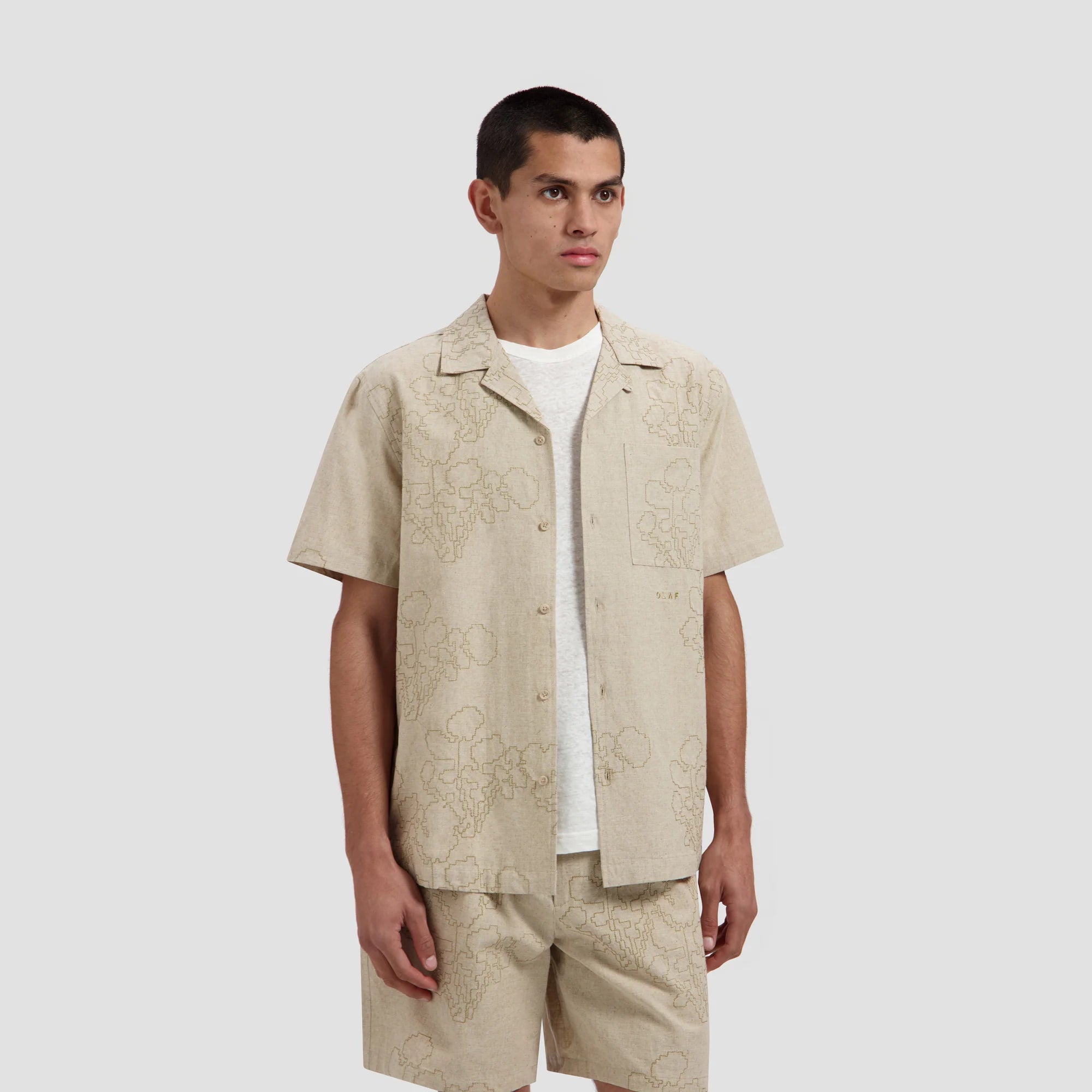 OLAF EMBROIDERED FLOWER SS SHIRT - CEMENT