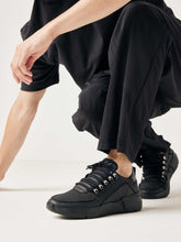 Afbeelding in Gallery-weergave laden, NUBIKK ROQUE ROMAN | ZWARTE SNEAKER