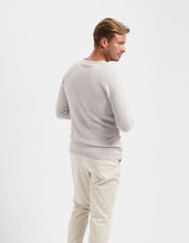 Afbeelding in Gallery-weergave laden, SAINT STEVE STEVEN White
