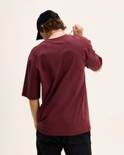 Afbeelding in Gallery-weergave laden, GOOD PEOPLE THEO HEAVY WEIGHT ARTWORK TEE Bordeaux