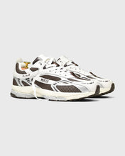 Afbeelding in Gallery-weergave laden, MERCER The Re-Run White Silver Brown