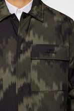 Afbeelding in Gallery-weergave laden, J.LINDEBERG NILE PRINT PADDED OVERSHIRT | WARP FOREST L