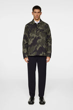 Afbeelding in Gallery-weergave laden, J.LINDEBERG NILE PRINT PADDED OVERSHIRT | WARP FOREST L