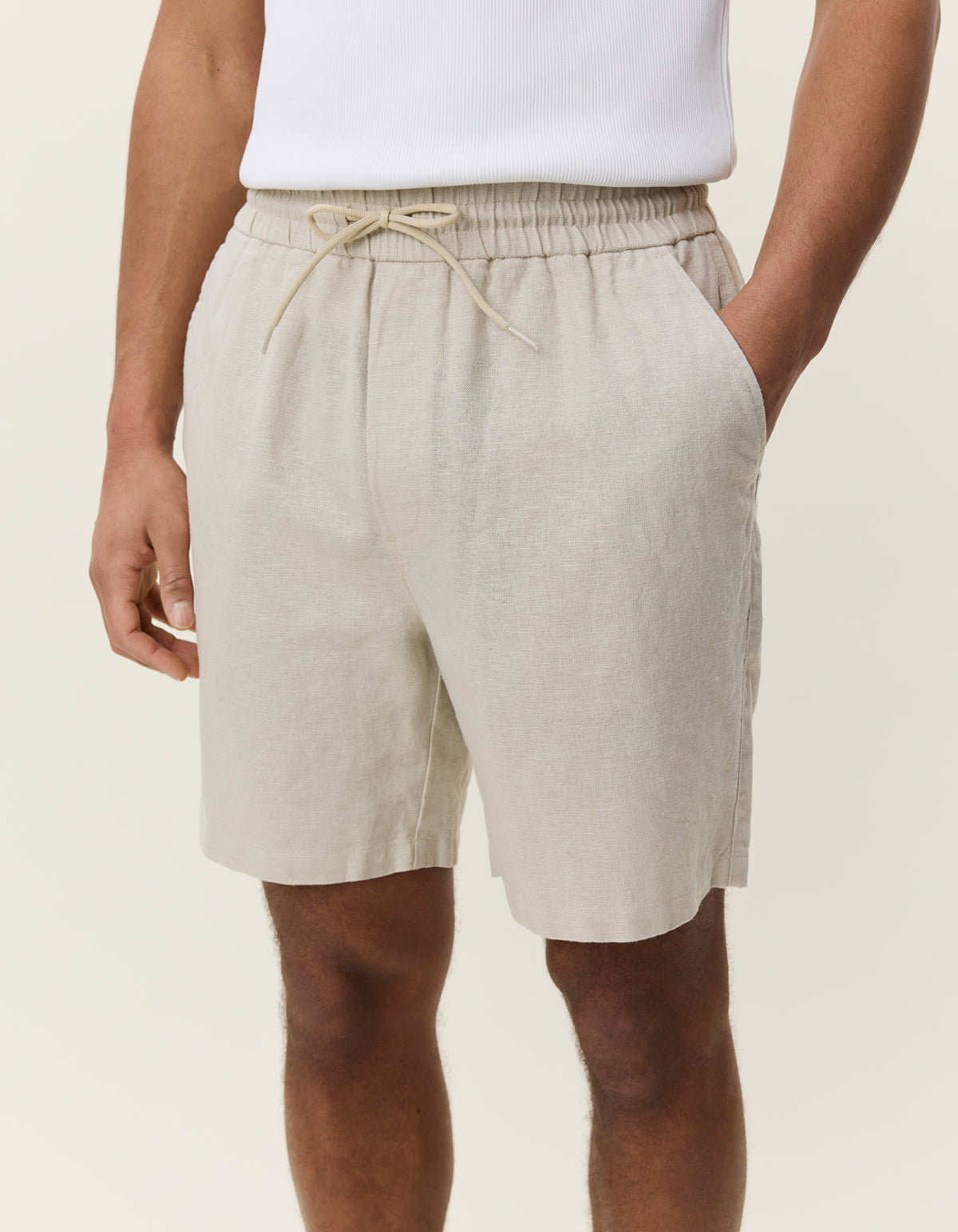 LES DEUX DRAWSTRING LINEN SHORTS Light Sand