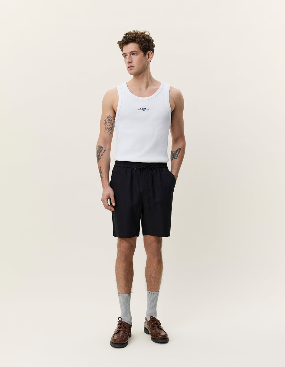 LES DEUX DRAWSTRING LINEN SHORTS Tap Shoe Black