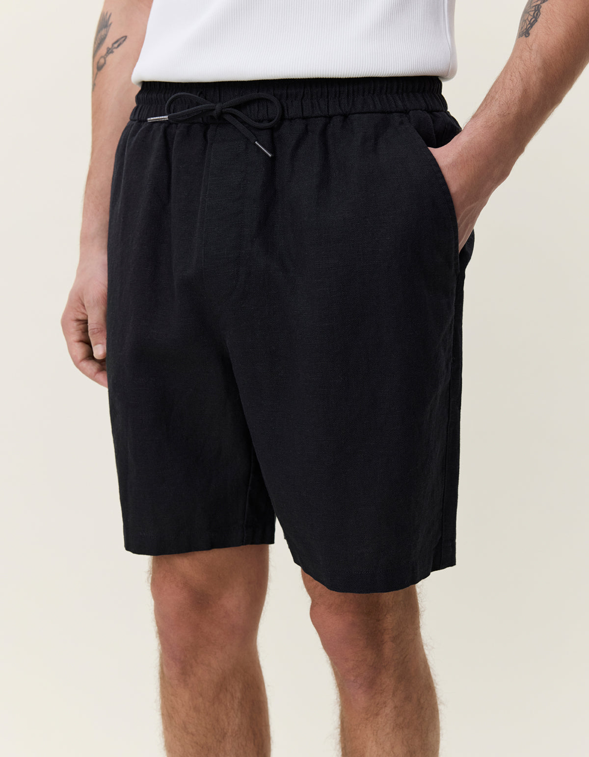 LES DEUX DRAWSTRING LINEN SHORTS Tap Shoe Black