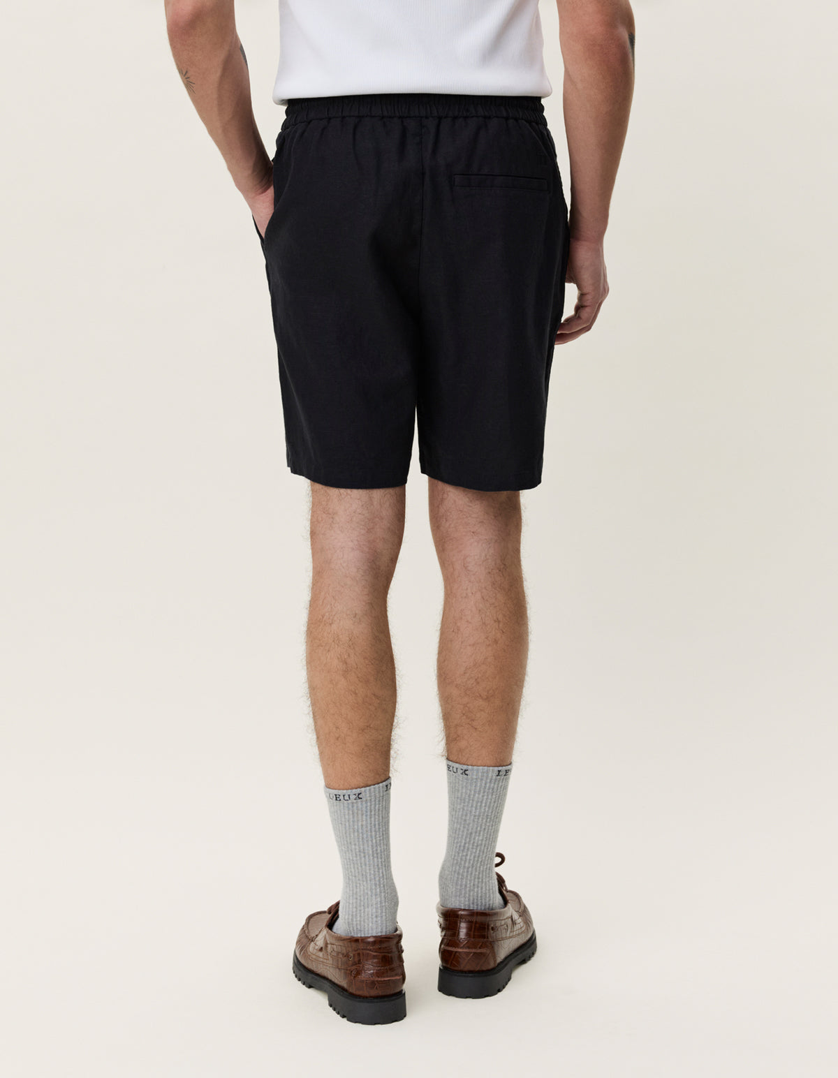 LES DEUX DRAWSTRING LINEN SHORTS Tap Shoe Black