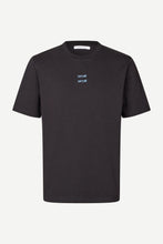 Afbeelding in Gallery-weergave laden, SAMSOE SAMSOE SACARDS T-SHIRT 11725 Black Cards