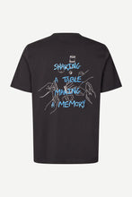 Afbeelding in Gallery-weergave laden, SAMSOE SAMSOE SACARDS T-SHIRT 11725 Black Cards